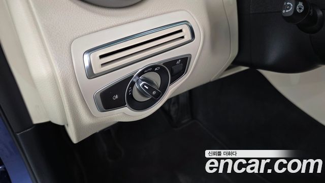 Mercedes-Benz C-Class 2019 — photo 29