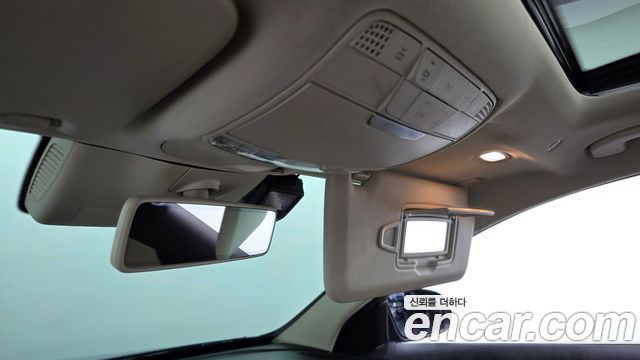 Mercedes-Benz C-Class 2019 — photo 30