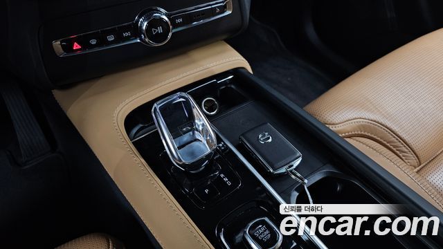 Volvo XC90 2023 — photo 12
