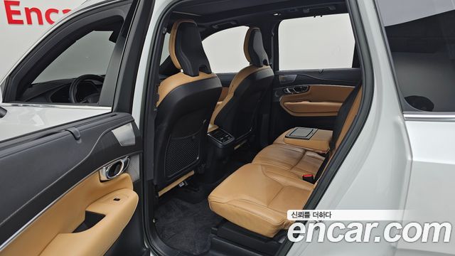 Volvo XC90 2023 — photo 17