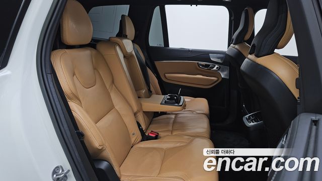 Volvo XC90 2023 — photo 18