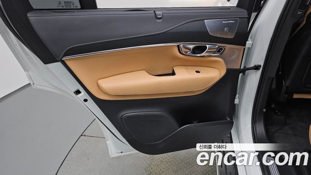 Volvo XC90 2023 — photo 15