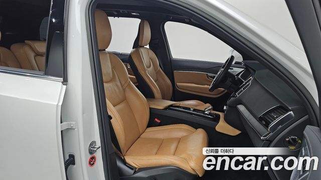 Volvo XC90 2023 — photo 16