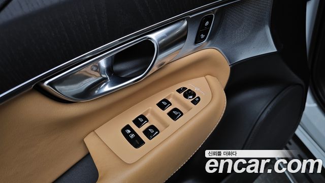 Volvo XC90 2023 — photo 30