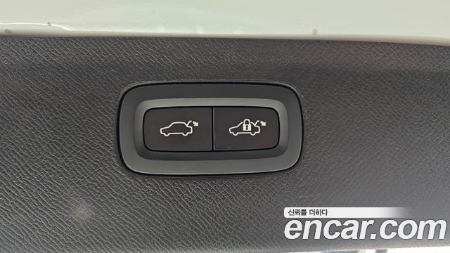 Volvo XC90 2023 — photo 33