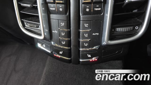 Porsche Cayenne 2016 — photo 20