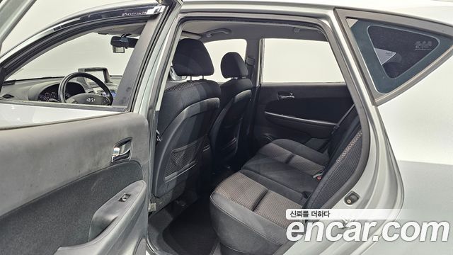 Hyundai i30 2008 — photo 11