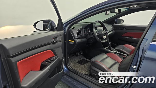 Hyundai AVANTE 2018 — photo 10