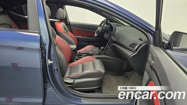 Hyundai AVANTE 2018 — photo 11