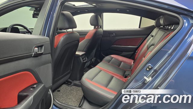 Hyundai AVANTE 2018 — photo 12