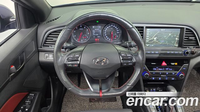 Hyundai AVANTE 2018 — photo 13