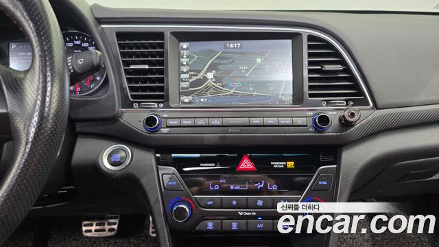 Hyundai AVANTE 2018 — photo 14