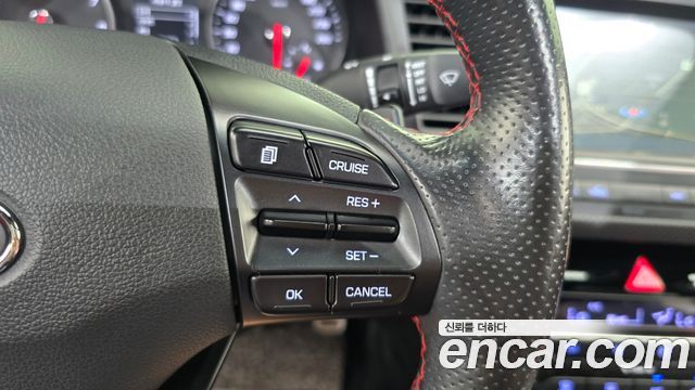 Hyundai AVANTE 2018 — photo 16