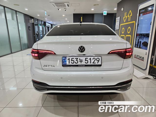 Volkswagen Jetta 2023 — photo 4
