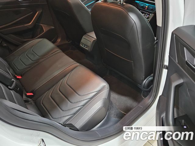 Volkswagen Jetta 2023 — photo 12