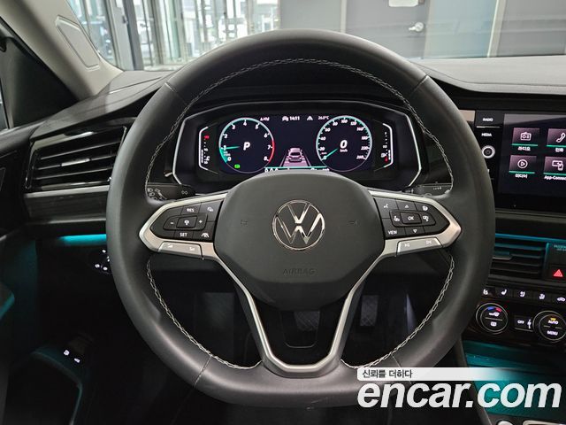 Volkswagen Jetta 2023 — photo 14