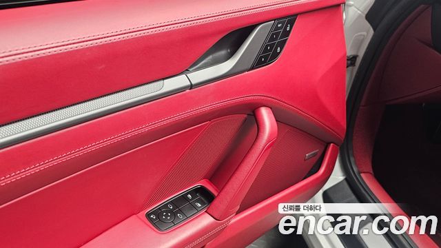 Porsche 911 2022 — photo 17