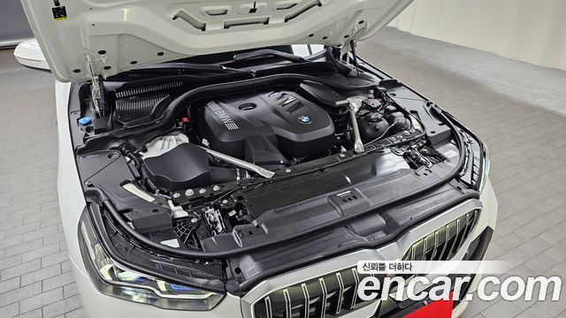 BMW 5-Series 2025 — photo 6