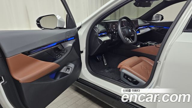 BMW 5-Series 2025 — photo 13