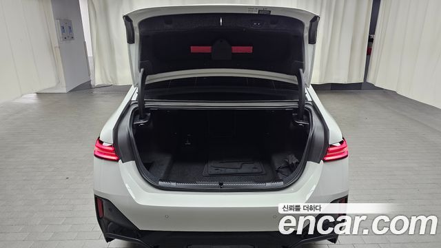 BMW 5-Series 2025 — photo 23