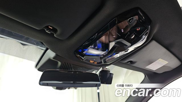 BMW 5-Series 2025 — photo 25