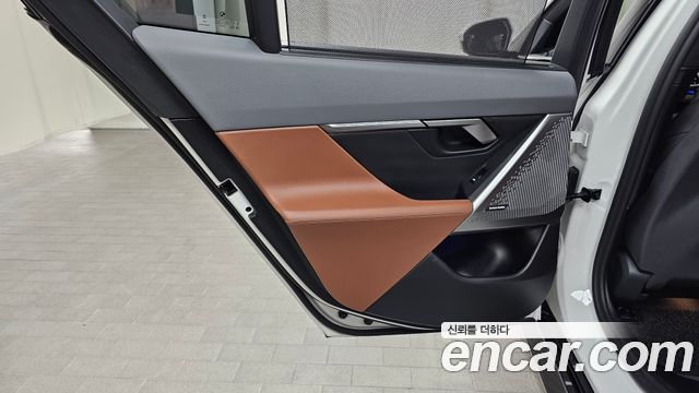 BMW 5-Series 2025 — photo 15