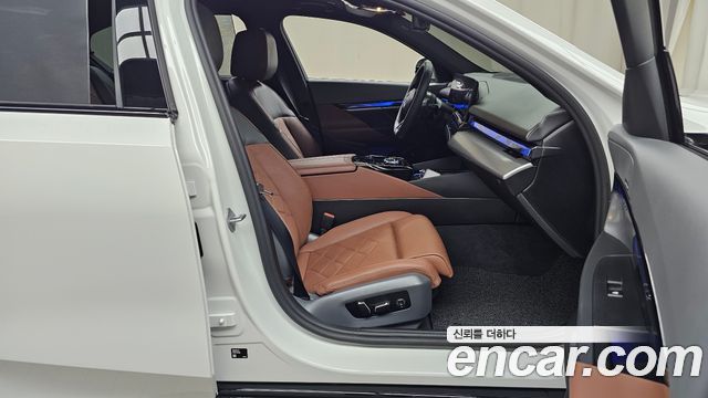 BMW 5-Series 2025 — photo 16