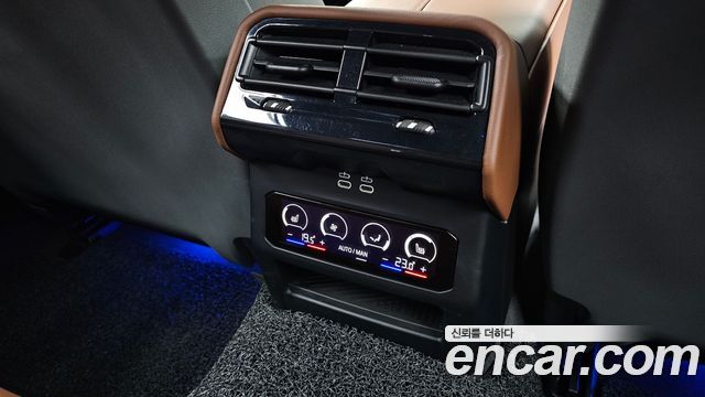 BMW 5-Series 2025 — photo 32
