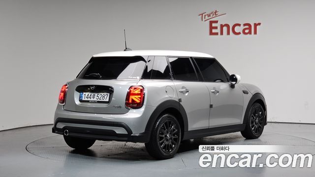 Mini Cooper 2024 — photo 2