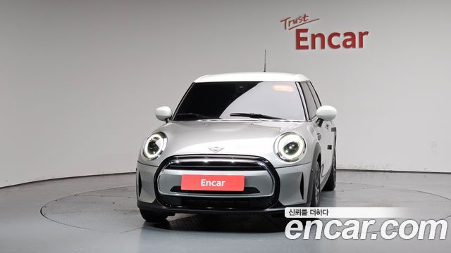 Mini Cooper 2024 — photo 3