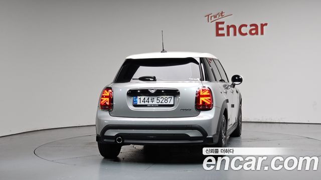 Mini Cooper 2024 — photo 4