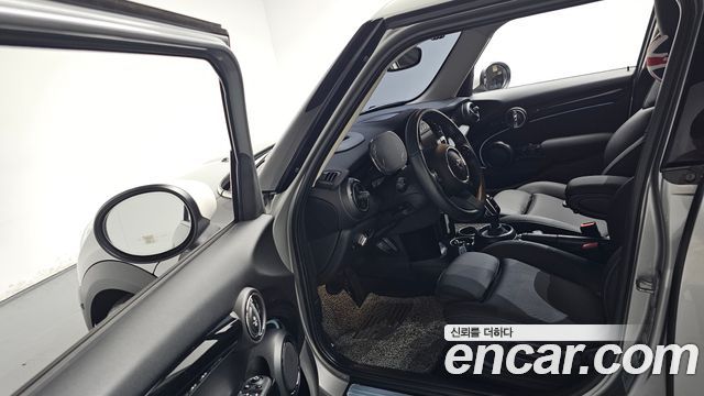 Mini Cooper 2024 — photo 13