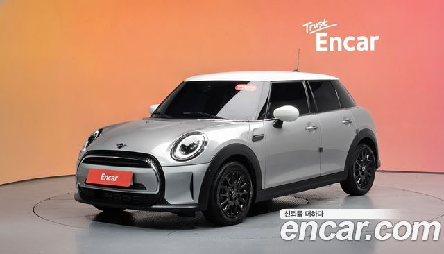 Mini Cooper 2024 — photo 1