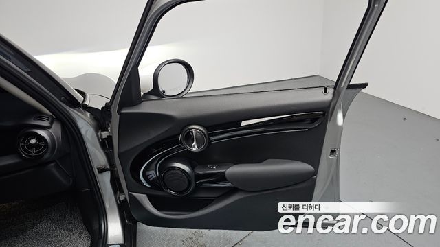 Mini Cooper 2024 — photo 14
