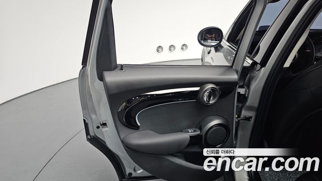 Mini Cooper 2024 — photo 15
