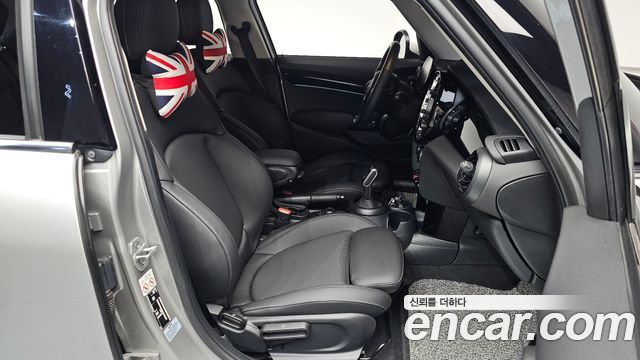 Mini Cooper 2024 — photo 16