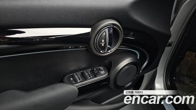 Mini Cooper 2024 — photo 29