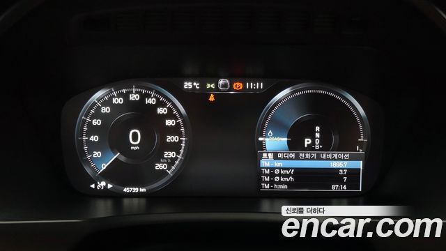 Volvo XC90 2021 — photo 11