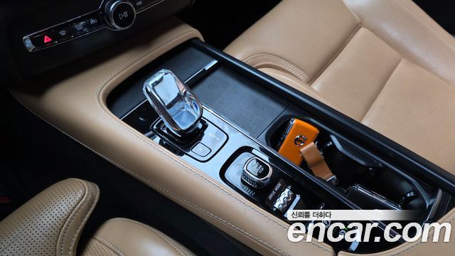 Volvo XC90 2021 — photo 12