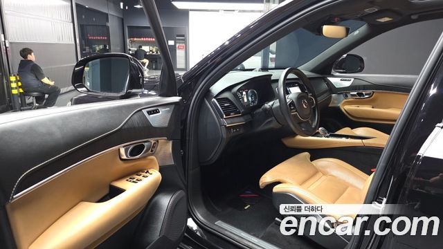 Volvo XC90 2021 — photo 13
