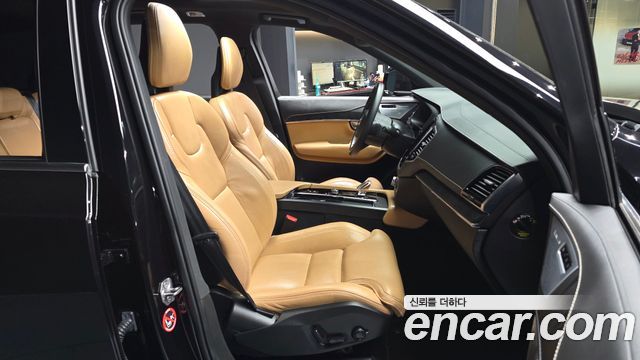Volvo XC90 2021 — photo 16
