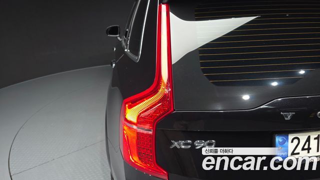 Volvo XC90 2021 — photo 9
