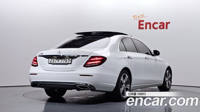 Mercedes-Benz E-Class 2017 — photo 2
