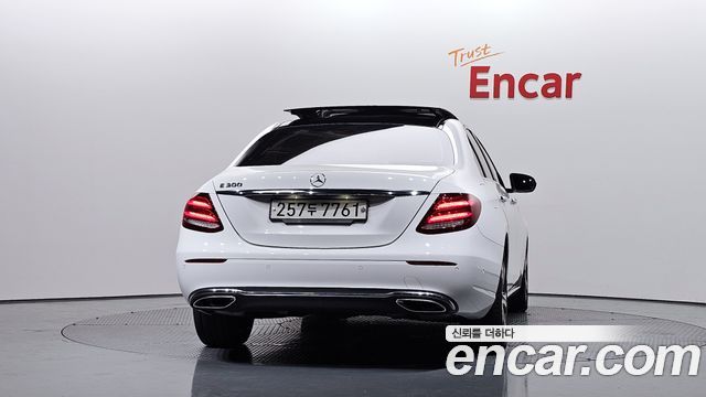 Mercedes-Benz E-Class 2017 — photo 4