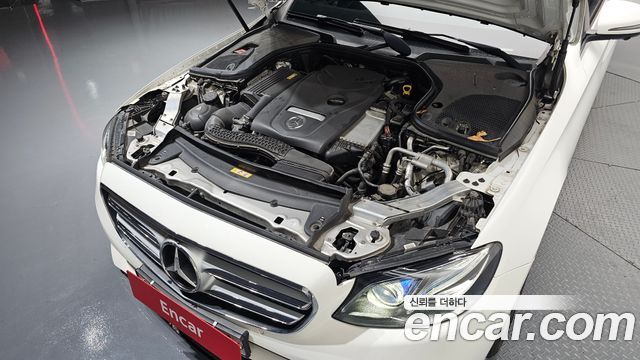 Mercedes-Benz E-Class 2017 — photo 6