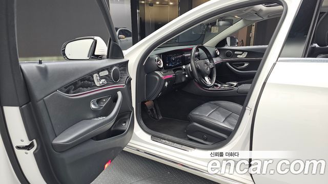 Mercedes-Benz E-Class 2017 — photo 10