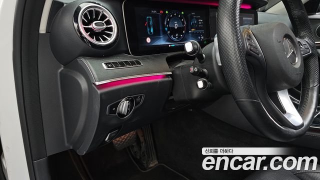 Mercedes-Benz E-Class 2017 — photo 19