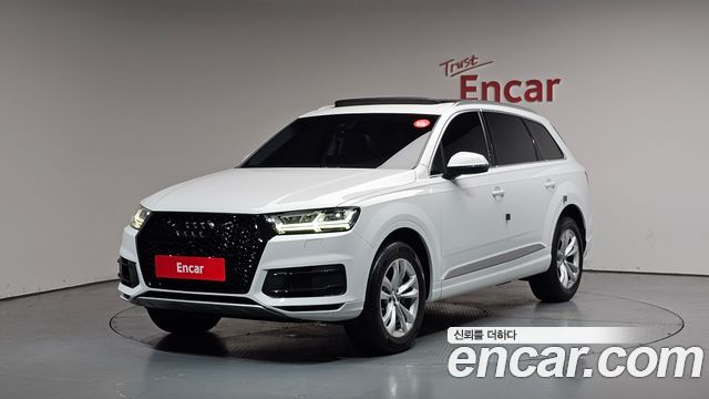 Audi Q7 2019 — photo 1