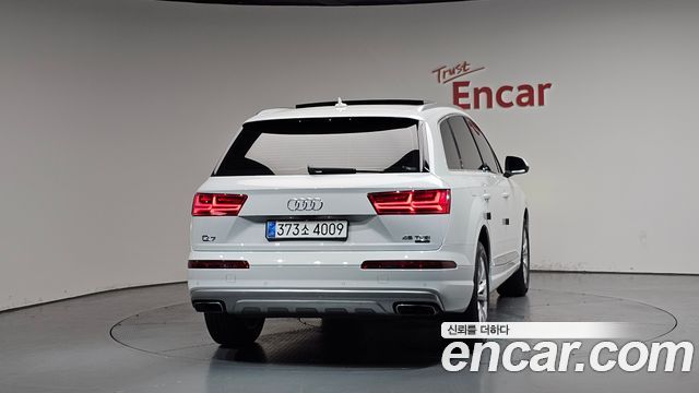 Audi Q7 2019 — photo 4