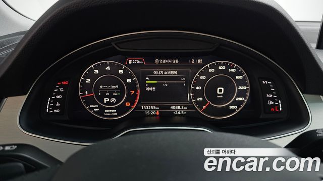 Audi Q7 2019 — photo 11